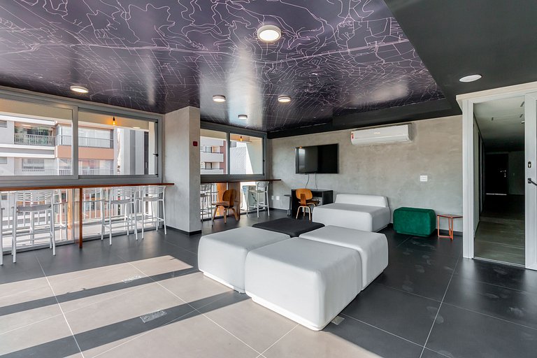 5 minutes from the metro and Congonhas Airport