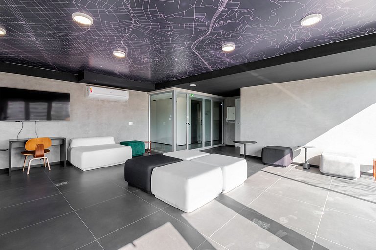 5 minutes from the metro and Congonhas Airport