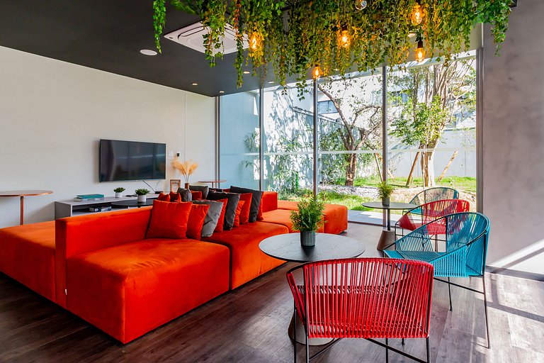 5 minutes from the metro and Congonhas Airport