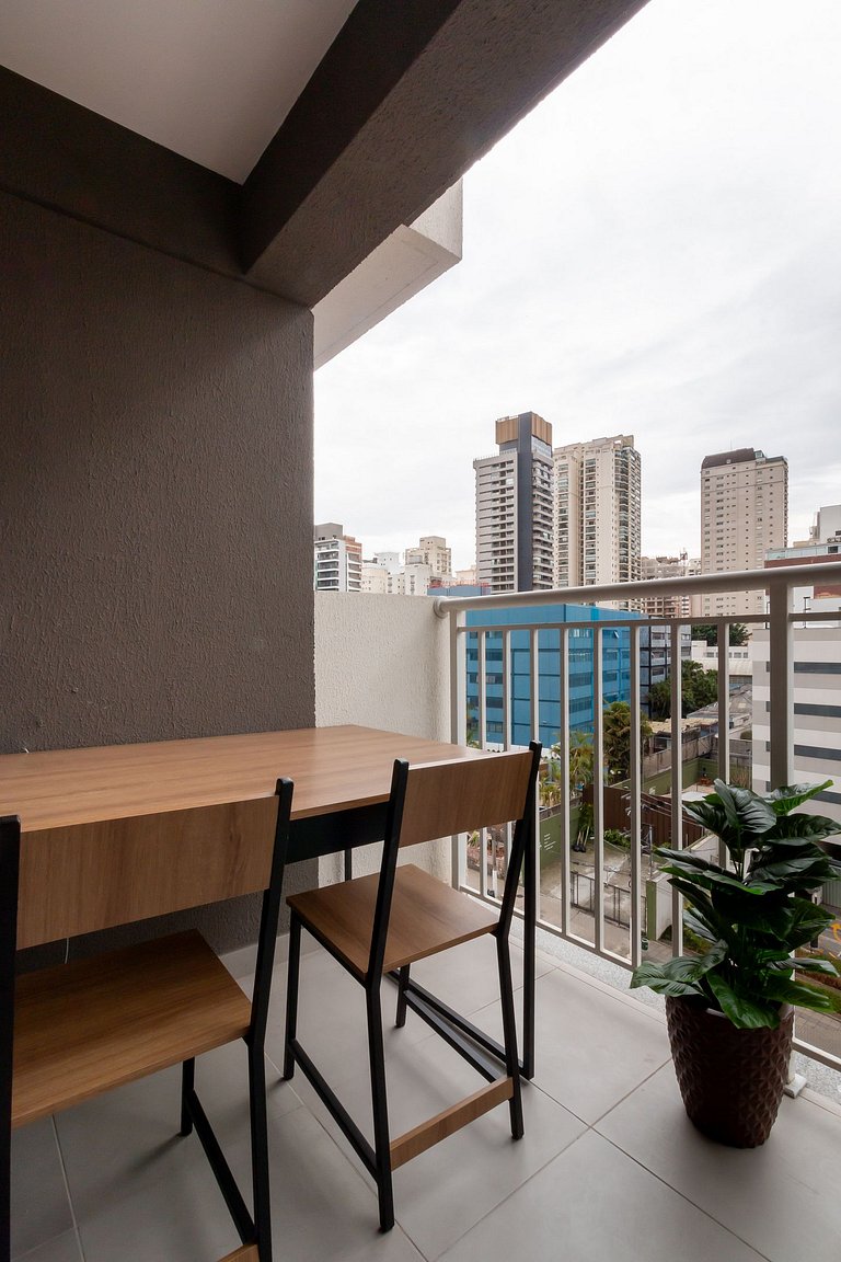 Studio no Itaim com área no terraço, perto do Parque Ibirapu