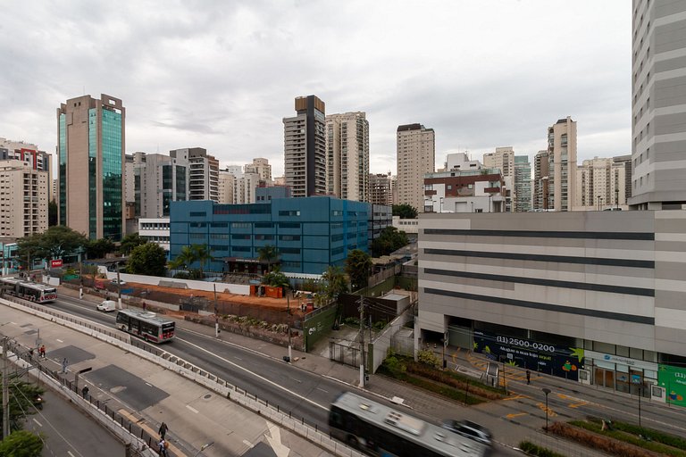 Studio in Itaim with rooftop access, close to Ibirapuera Par