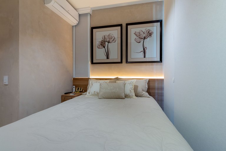 Spacious studio in Partridges with free parking.