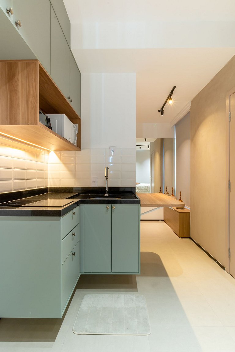 Spacious studio in Partridges with free parking.