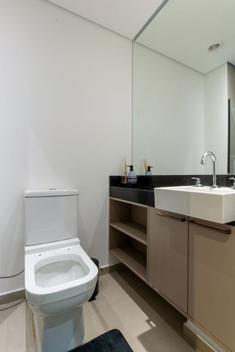 Spacious studio in Partridges with free parking.