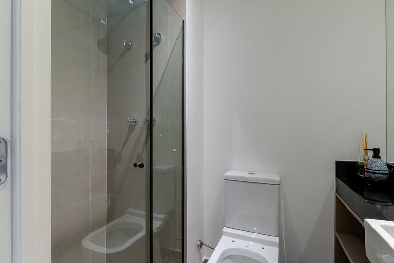 Spacious studio in Partridges with free parking.