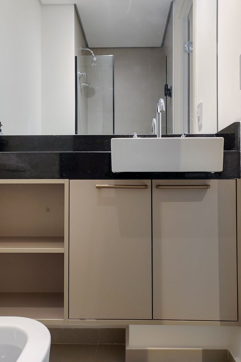 Spacious studio in Partridges with free parking.