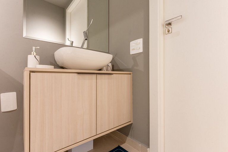 Moderno e espaçoso, ao lado do metrô