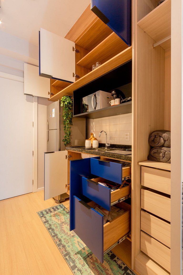 Moderno e espaçoso, ao lado do metrô