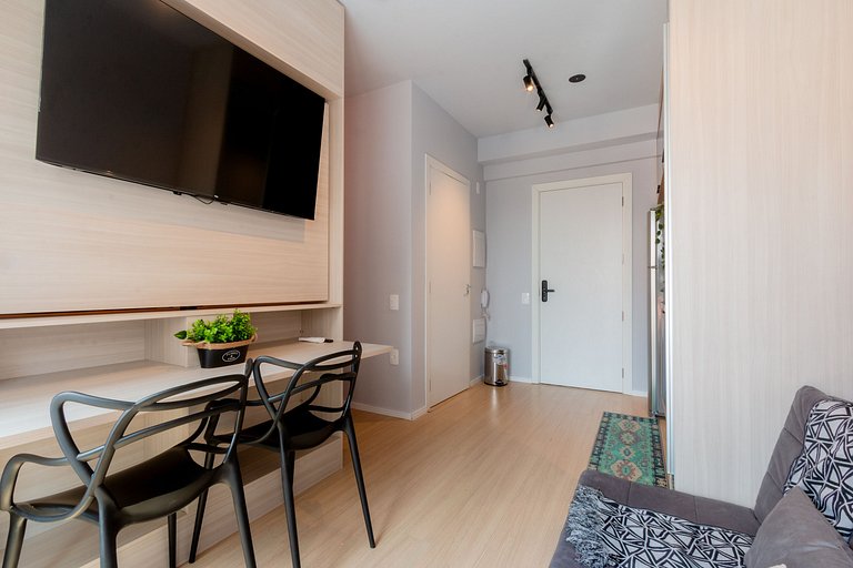 Moderno e espaçoso, ao lado do metrô