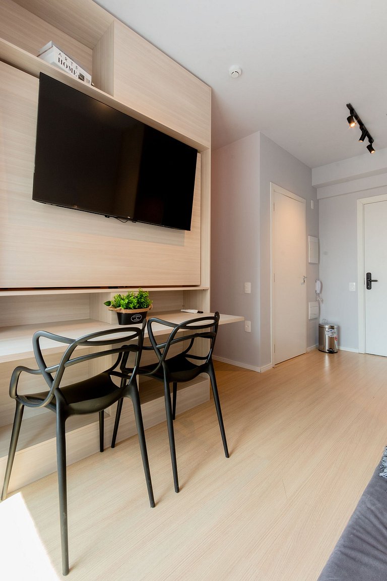 Moderno e espaçoso, ao lado do metrô