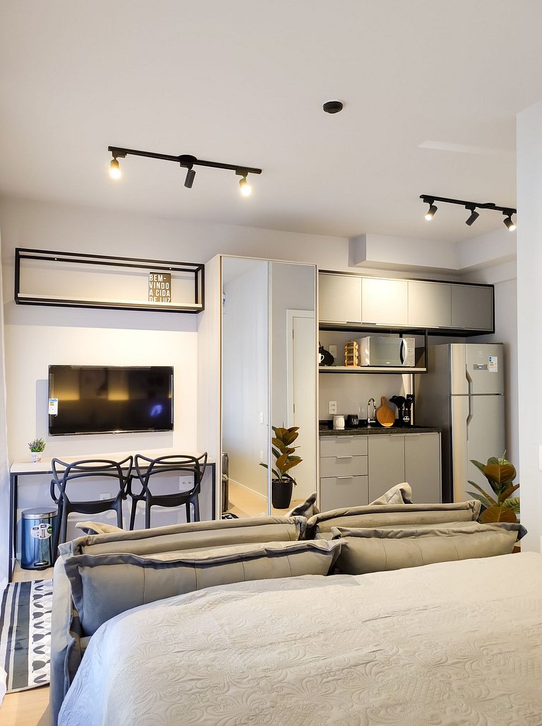 Studio near the metro and Allianz Park