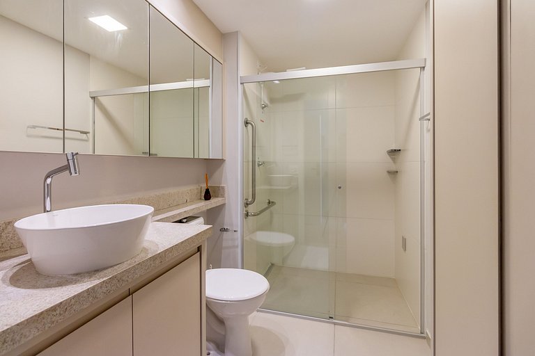 Easy access to the subway and Allianz Park