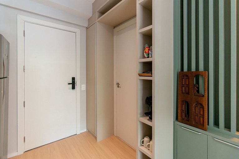 Easy access to the subway and Allianz Park