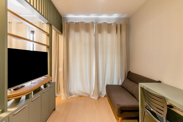 Easy access to the subway and Allianz Park