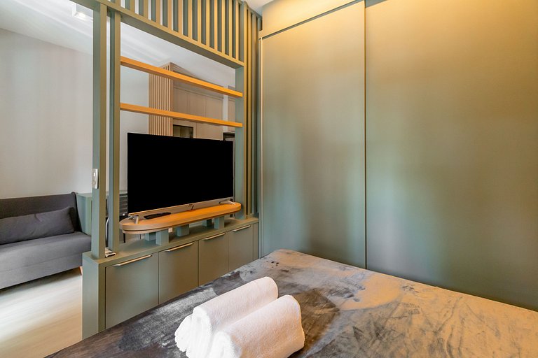 Easy access to the subway and Allianz Park