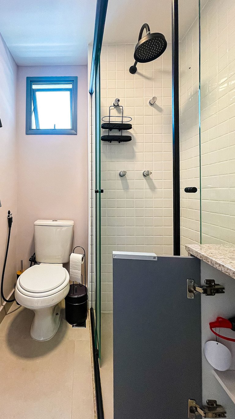 Quarto e vaga de garagem disponíveis nos Jardins