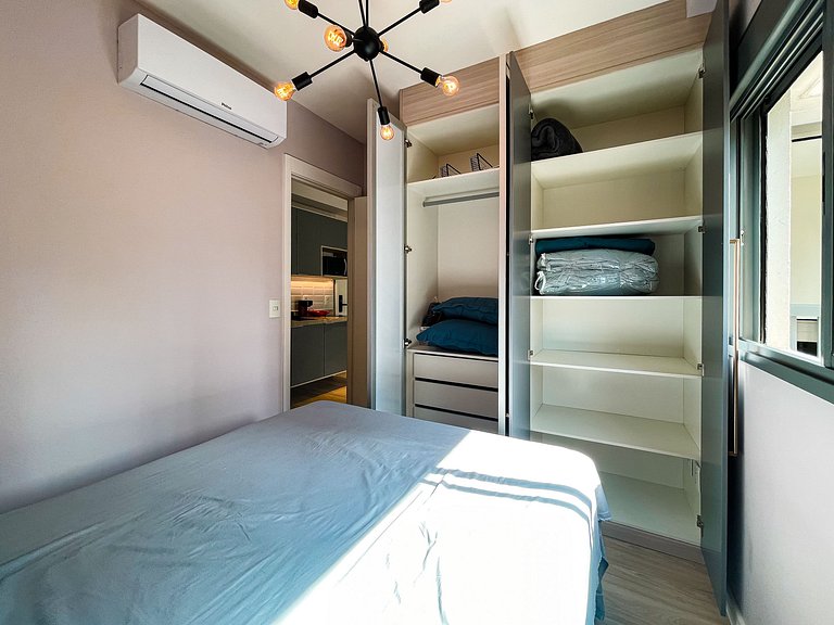 Bedroom and parking space in Jardins