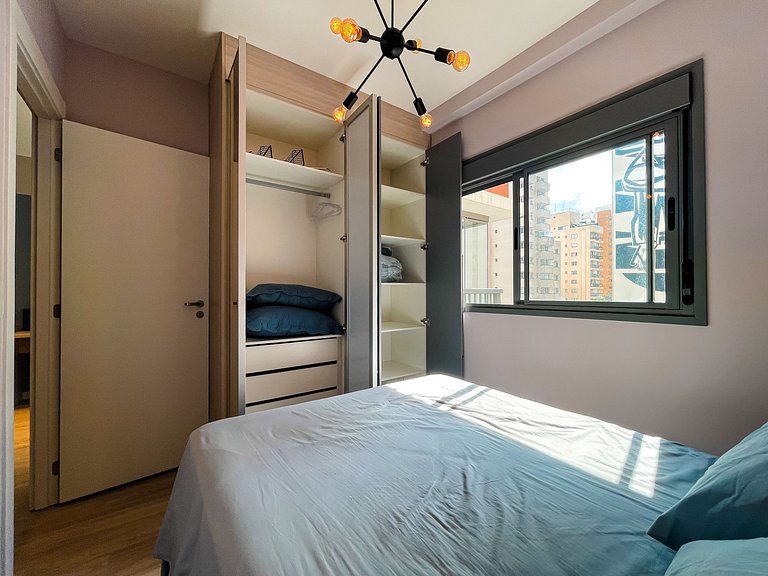 Dormitorio y plaza de estacionamiento en Jardins