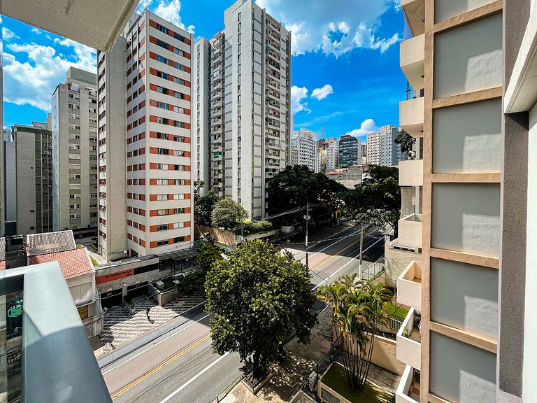 Quarto e vaga de garagem disponíveis nos Jardins