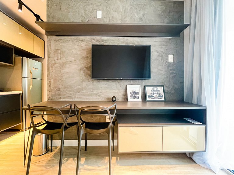 14th floor, with pool and parking on Brigadeiro