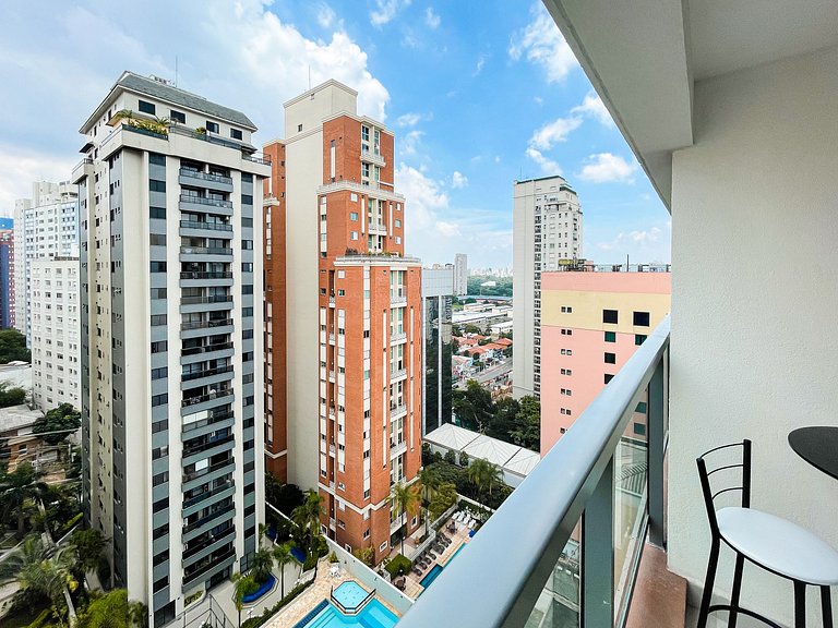 14ª andar,  com piscina e garagem na Brigadeiro