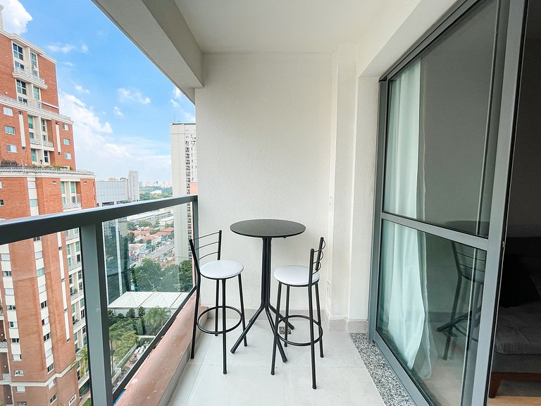 14th floor, with pool and parking on Brigadeiro