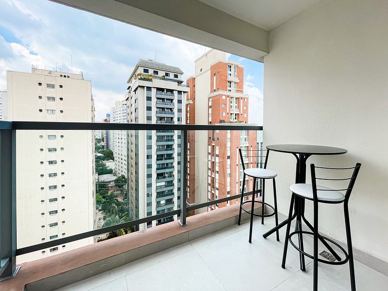 14th floor, with pool and parking on Brigadeiro