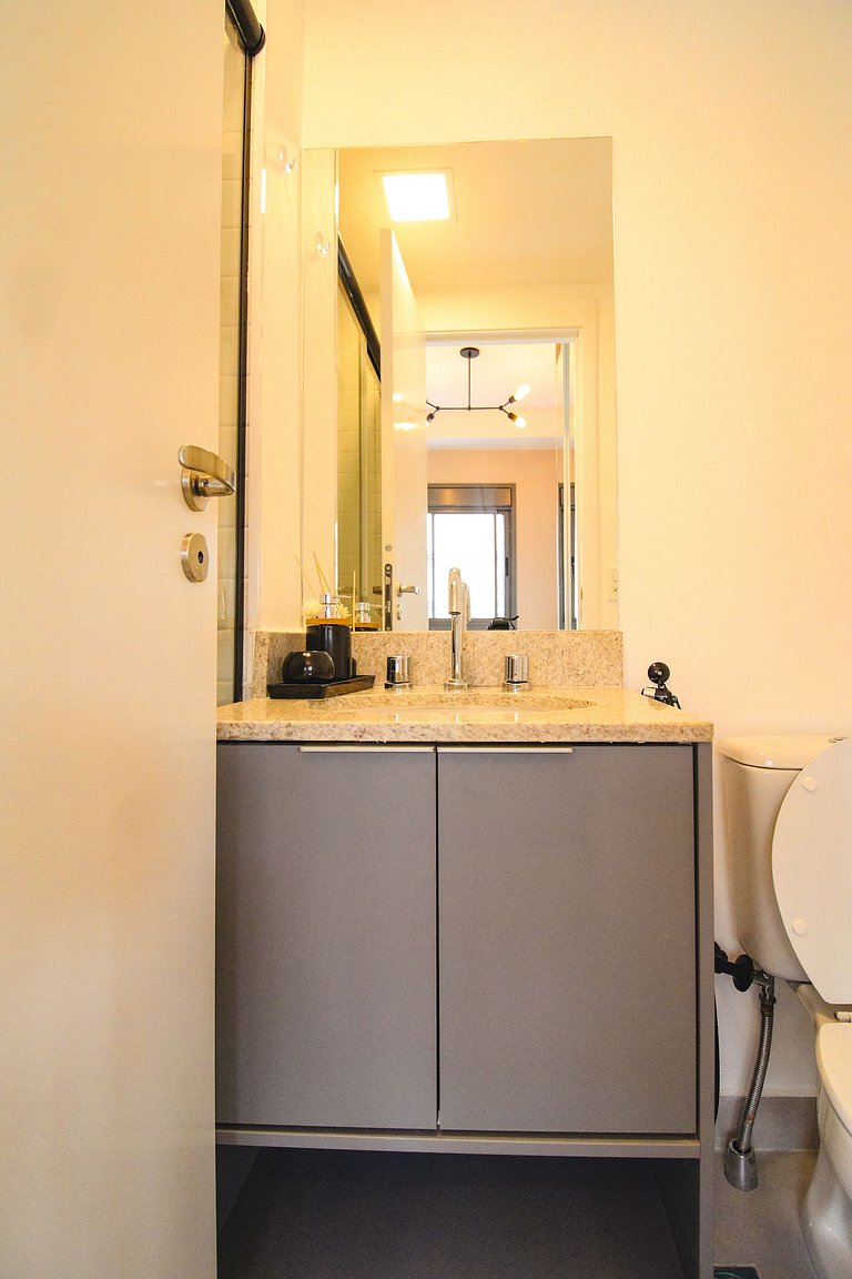 With swimming pool, practicality on Av. Brigadeiro