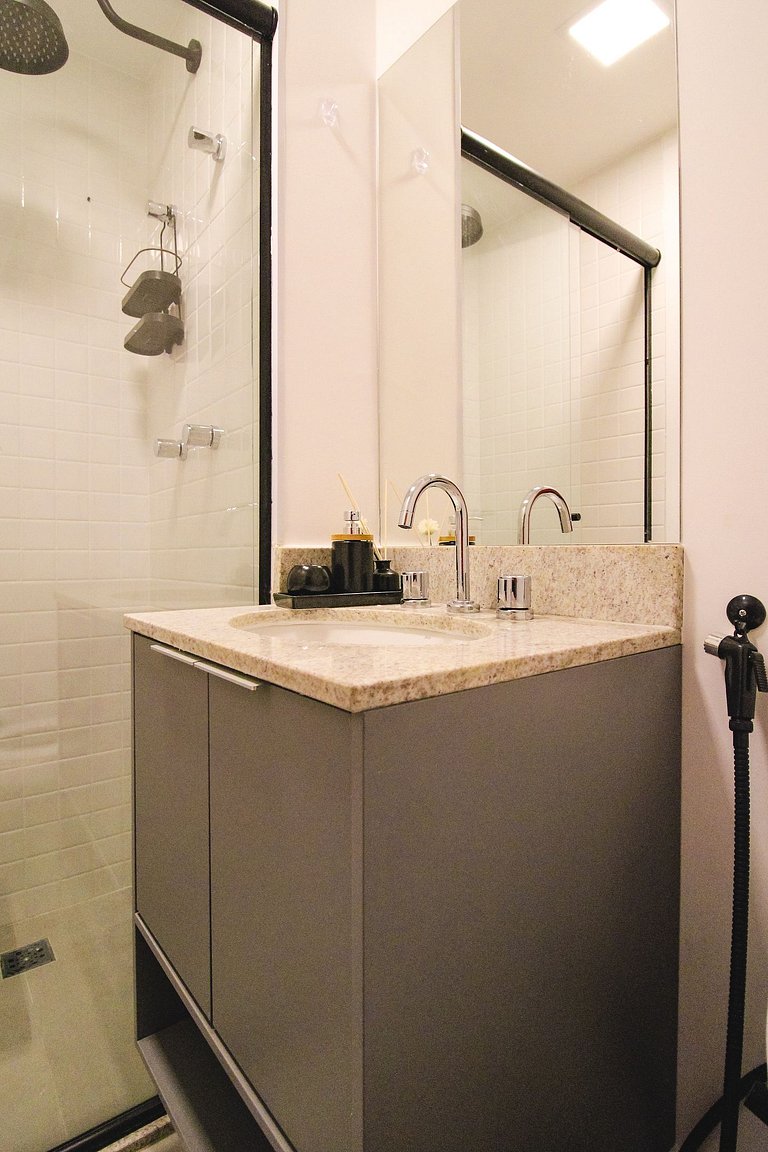 Con piscina y practicidad en Av. Brigadeiro