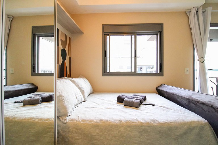 With swimming pool, practicality on Av. Brigadeiro