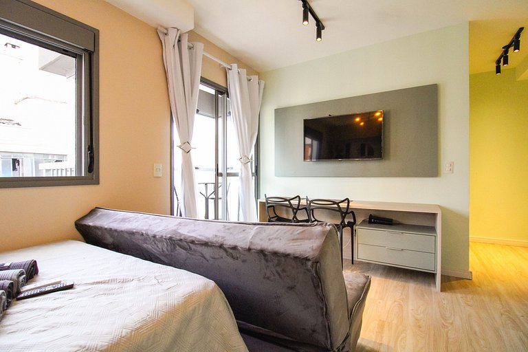 Enjoy a swimming pool and convenience on Av. Brigadeiro