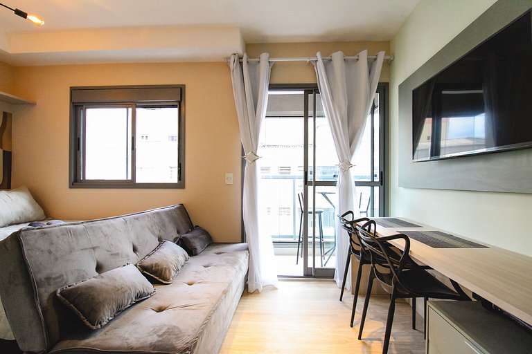 With swimming pool, practicality on Av. Brigadeiro