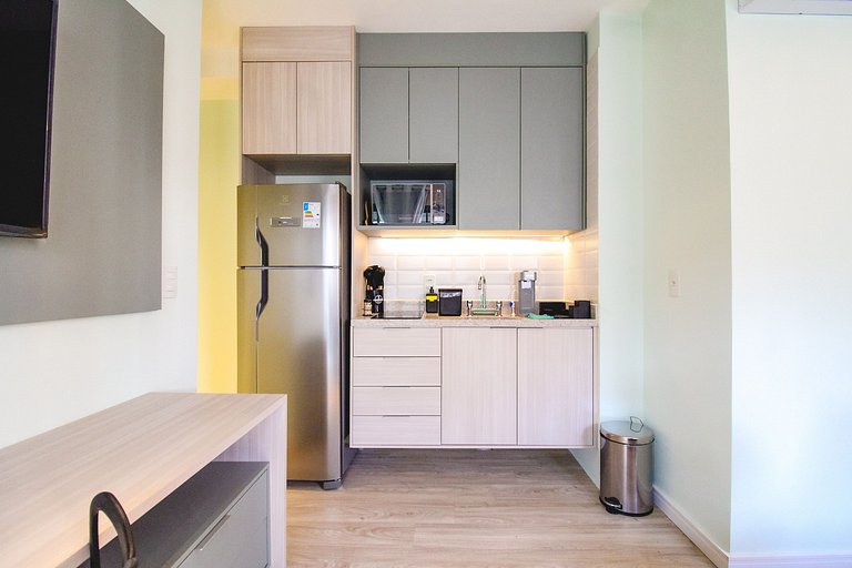 Enjoy a swimming pool and convenience on Av. Brigadeiro