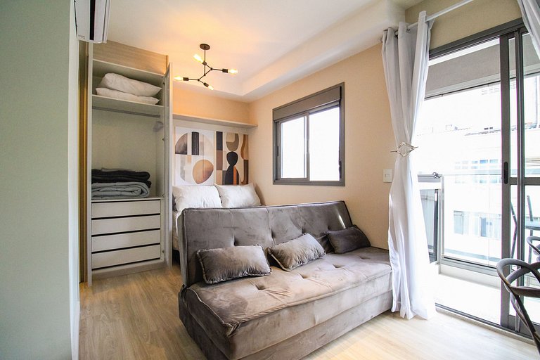 Enjoy a swimming pool and convenience on Av. Brigadeiro