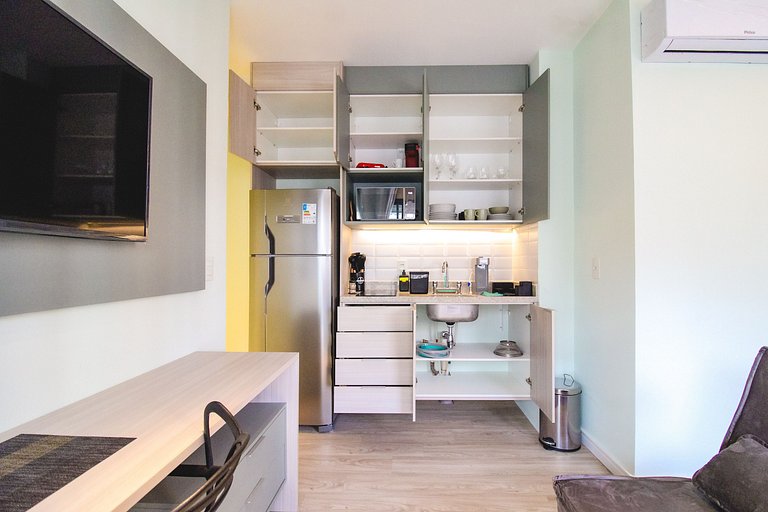 Enjoy a swimming pool and convenience on Av. Brigadeiro