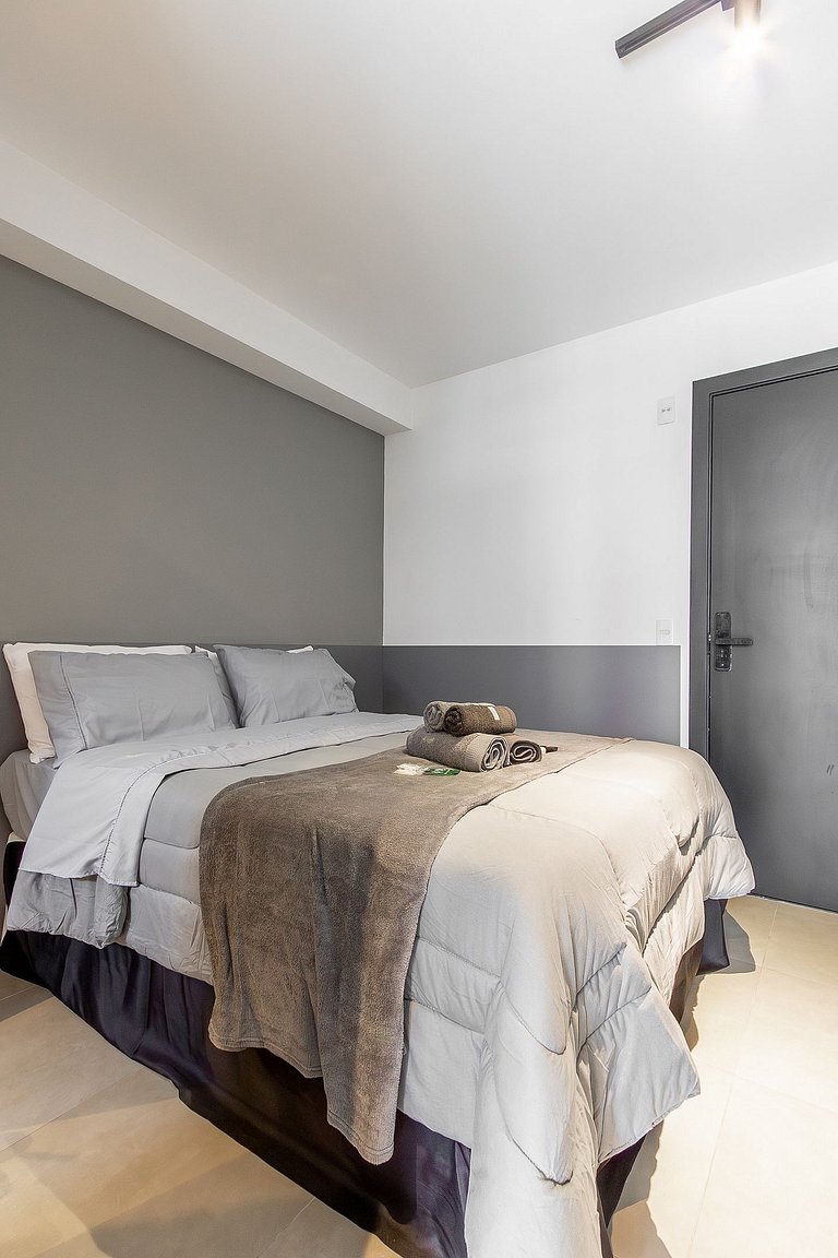 5 minutes from the metro and Congonhas Airport