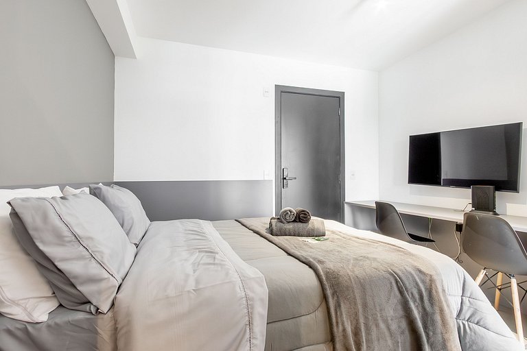 5 minutes from the metro and Congonhas Airport