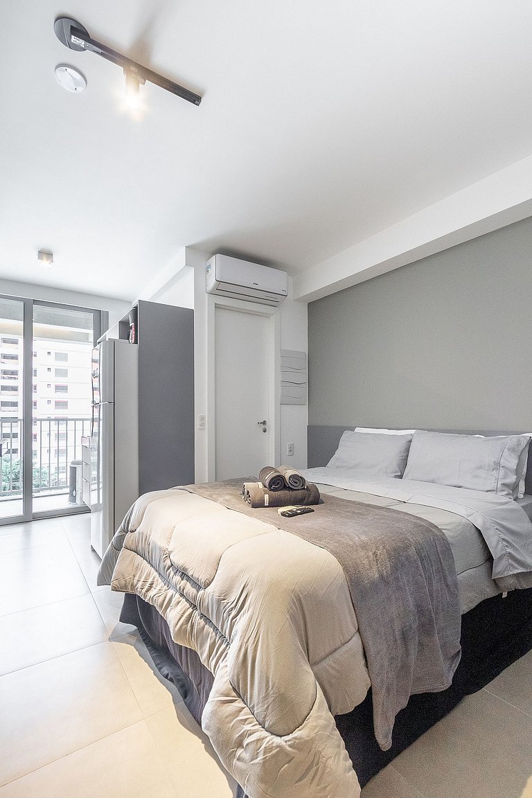 5 minutes from the metro and Congonhas Airport