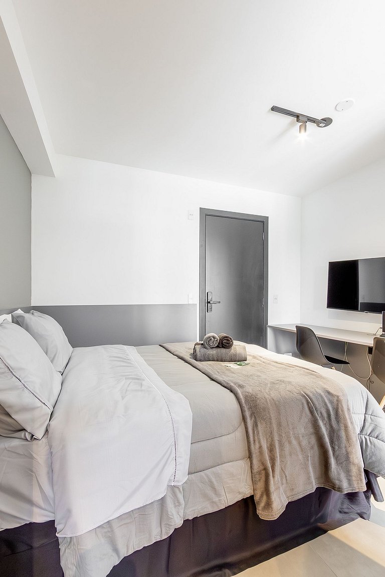 5 minutes from the metro and Congonhas Airport