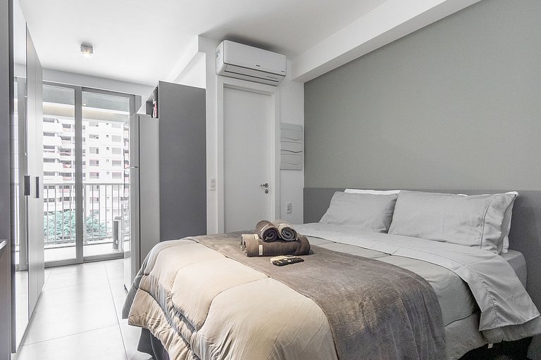 5 minutes from the metro and Congonhas Airport