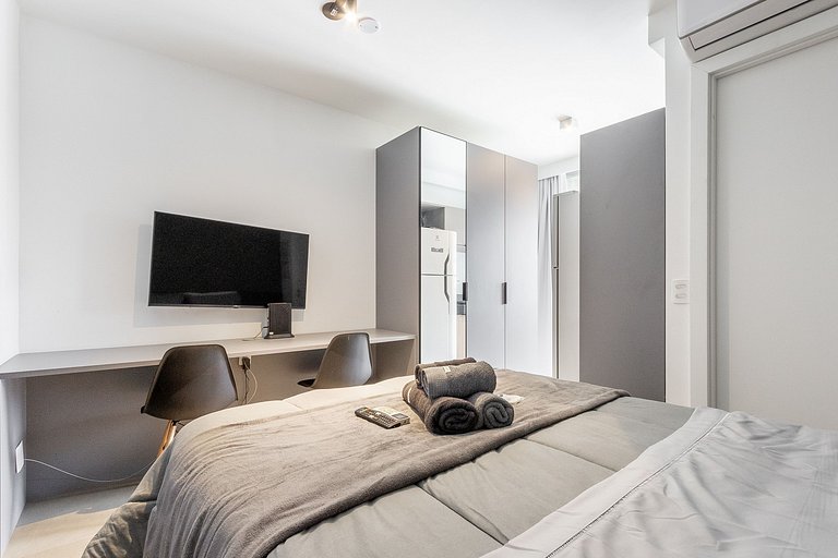 5 minutes from the metro and Congonhas Airport