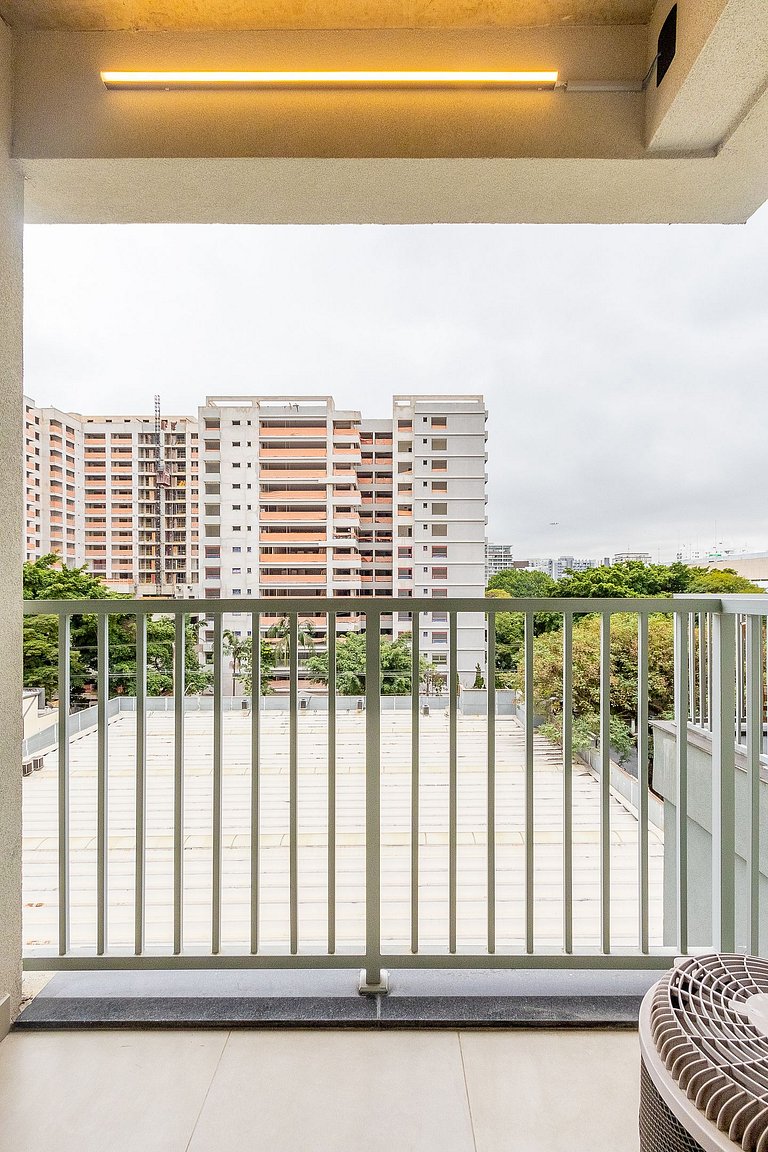 5 minutes from the metro and Congonhas Airport