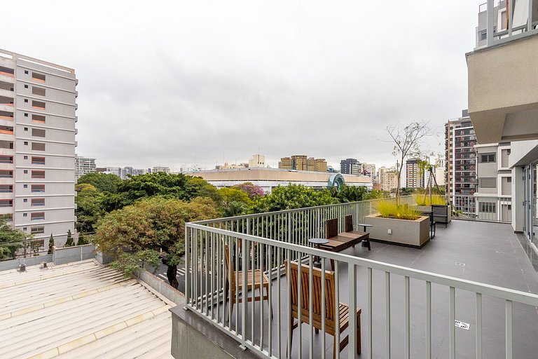 5 minutes from the metro and Congonhas Airport