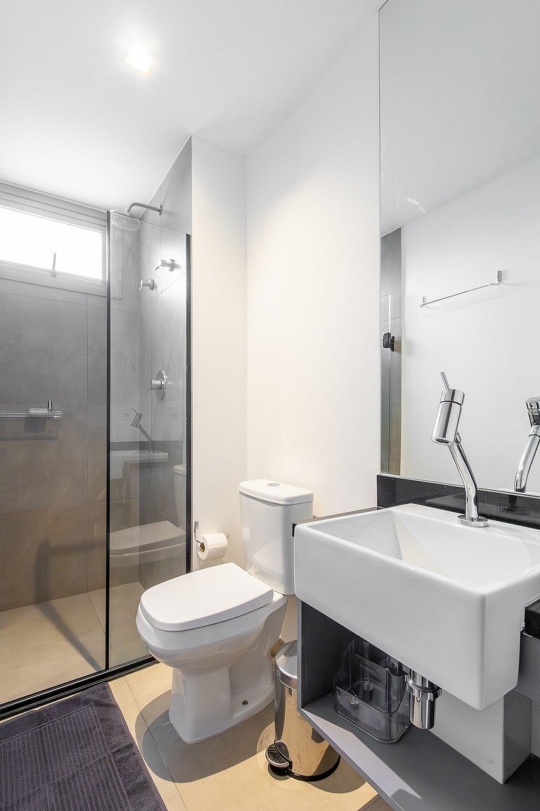 5 minutes from the metro and Congonhas Airport