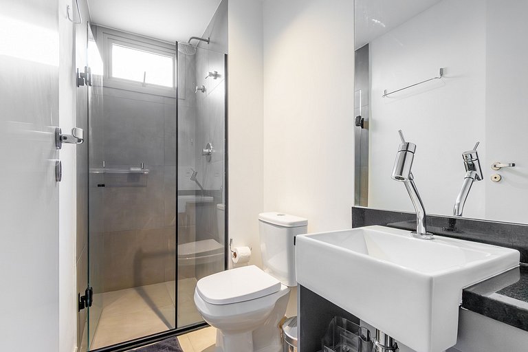 5 minutes from the metro and Congonhas Airport