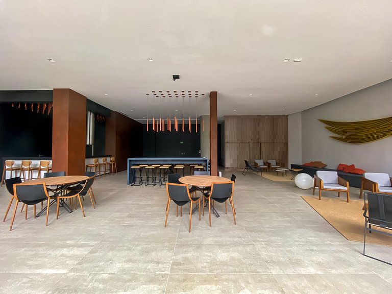 Studio apartment in a luxury condominium with parking includ