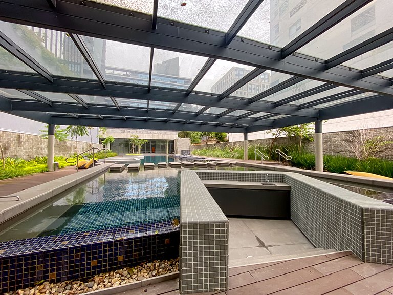 Studio in luxury condominium with parking