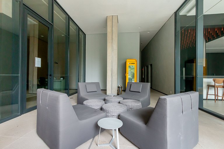 Estudio en condominio de lujo con estacionamiento.