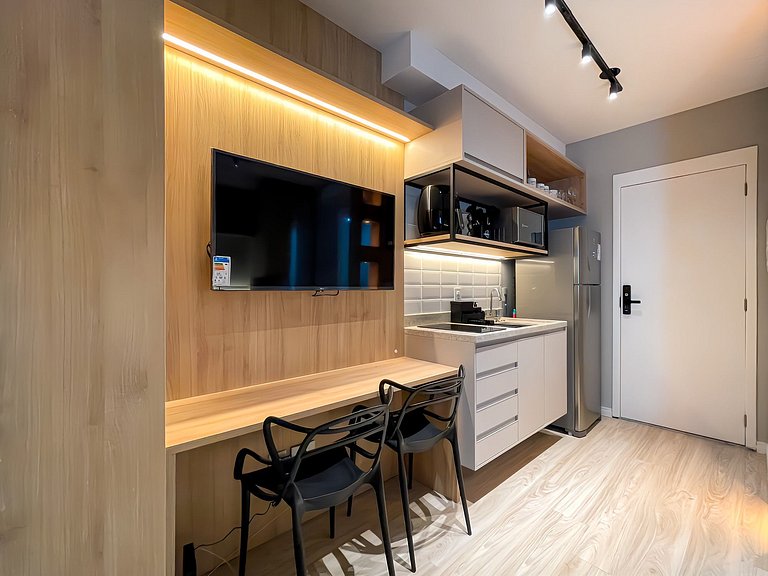 Charmoso e prático, ao lado da Avenida Paulista, com piscina