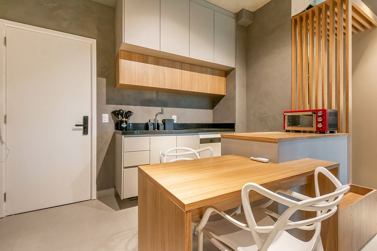 Studio apartment in a luxury condominium with parking includ